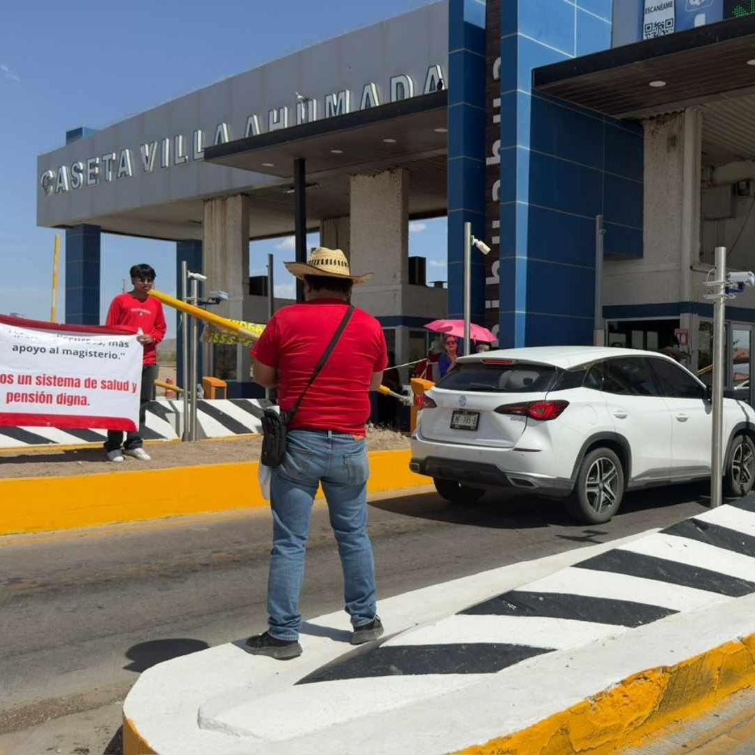 Docentes se manifiestan y toman caseta de Villa Ahumada